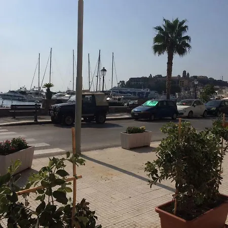 Апартаменты By The Port Липари
