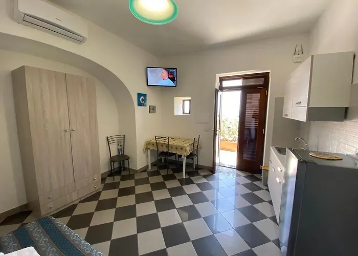 By The Port Apartman Lipari